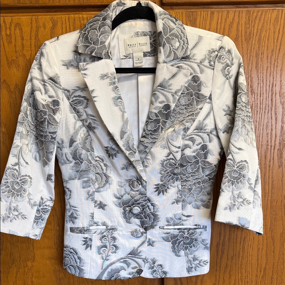 White House Black Market blazer size 4 Beautiful silk lining. Ex condition.